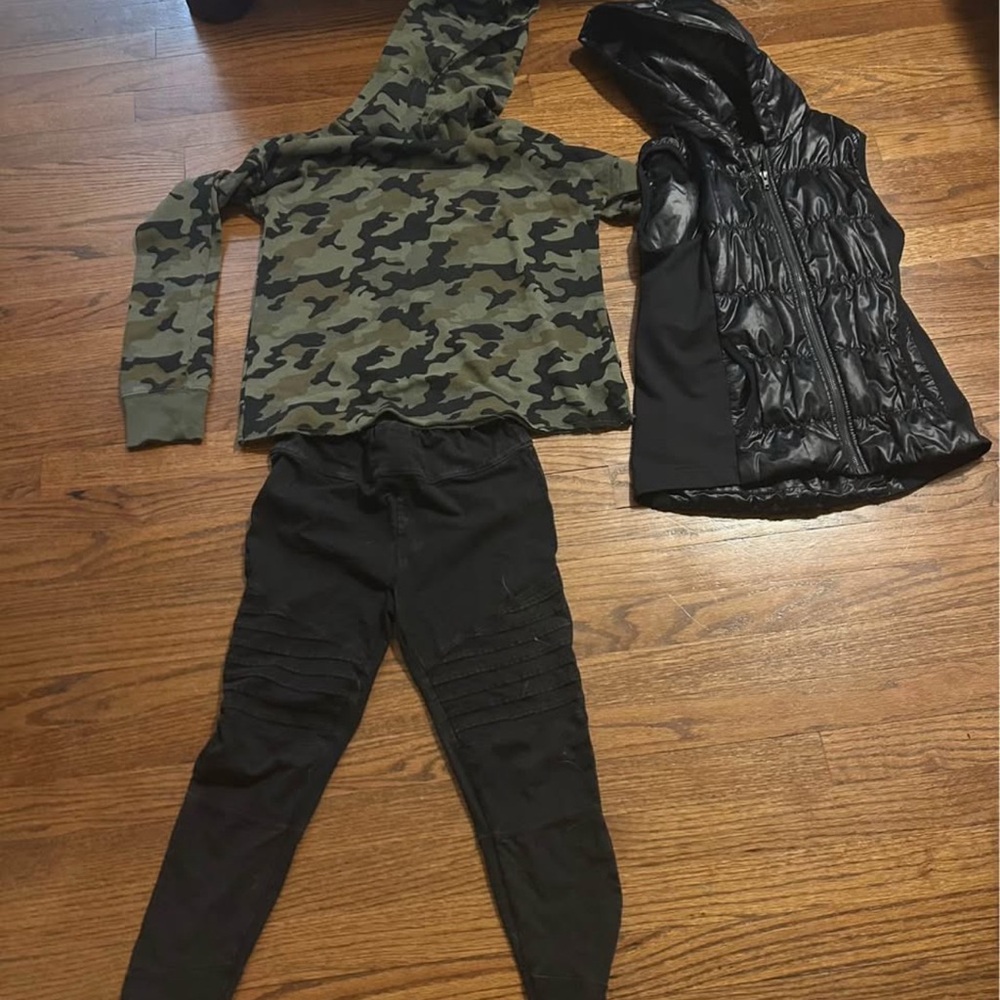Nordstrom girls set, three items, puffer, camo shirt and moto leggings